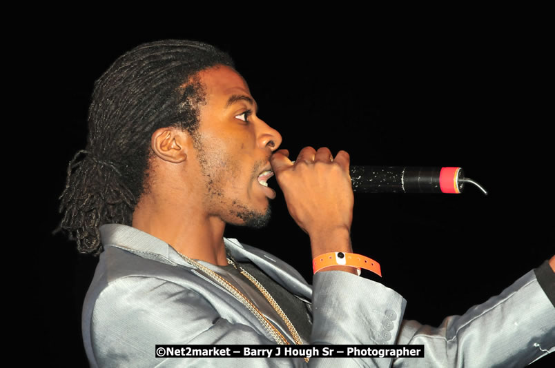 Minister of Tourism, Edmund Bartlett @ Jamaica Jazz and Blues Festival 2009 - Presented by Air Jamaica - Thursday, January 22, 2009 - Venue at the Aqueduct on Rose Hall Resort &amp; Country Club, Montego Bay, Jamaica - Thursday, January 22 - Saturday, January 24, 2009 - Photographs by Net2Market.com - Barry J. Hough Sr, Photographer/Photojournalist - Negril Travel Guide, Negril Jamaica WI - http://www.negriltravelguide.com - info@negriltravelguide.com...!